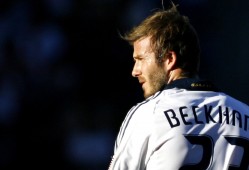 国足踢了多少乌龙球，国足老是踢乌龙球？